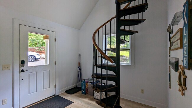 Building Photo - 52 Crestview Dr