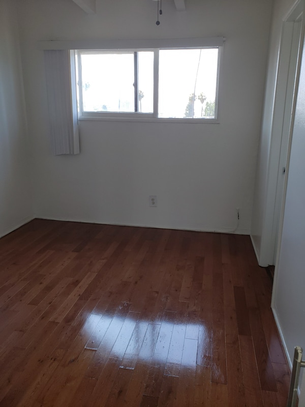 Building Photo - 1909 Beachwood Dr