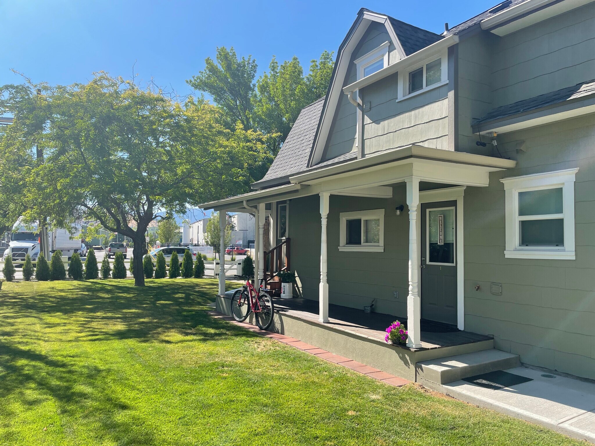 4plex side view - 203 S Division St