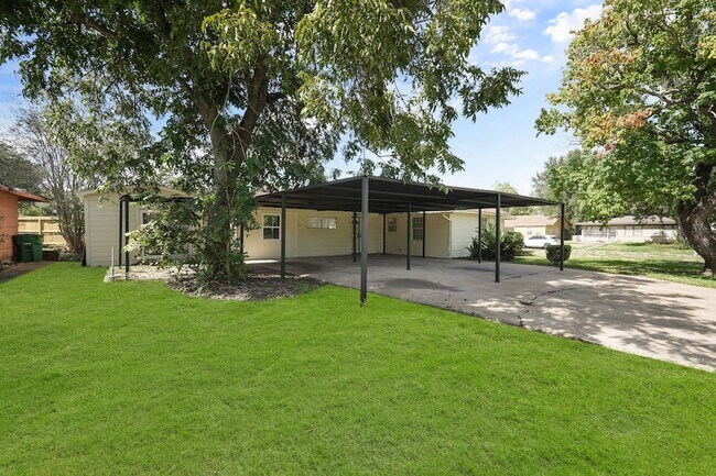Building Photo - 5966 Doulton Dr
