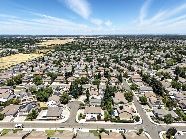 Building Photo - 9437 Red Spruce Way