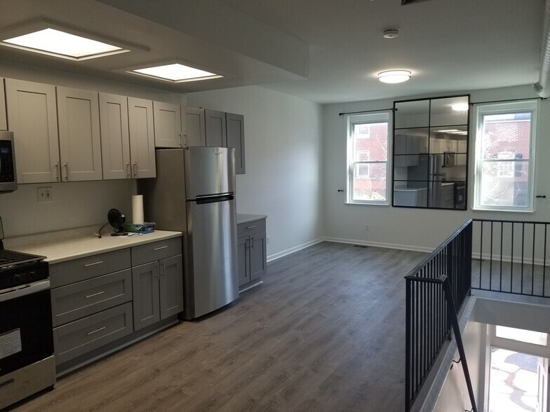 Building Photo - 1130 S Charles St