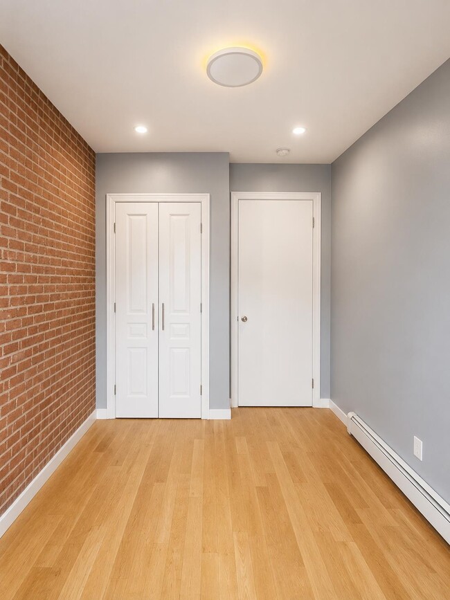 Building Photo - 130 Monticello Ave