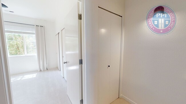 Building Photo - Prime Location, Directly Across From Nike Headquarters! Beautiful Townhouse, Two En-Suites, Centr...