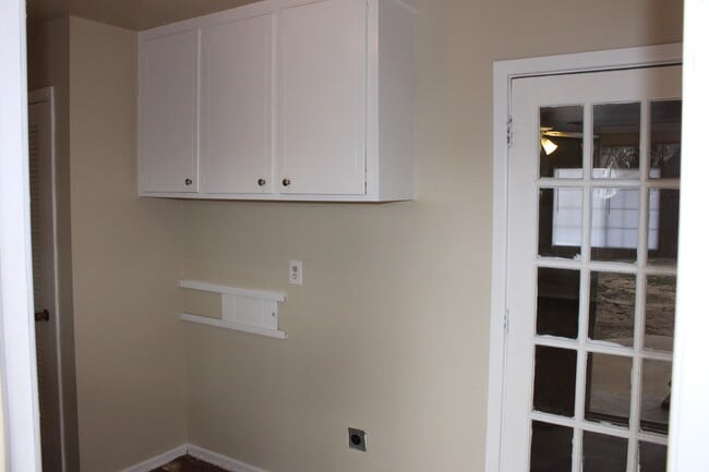 Building Photo - Available February. Large game room in back w/ electricity