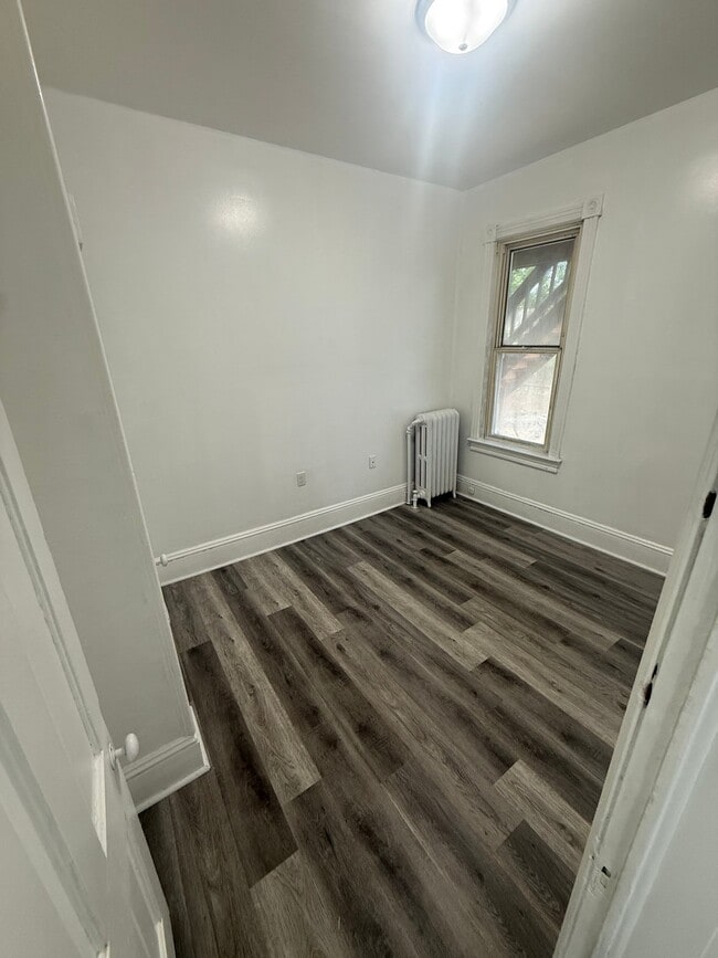 Building Photo - 657 Plum St