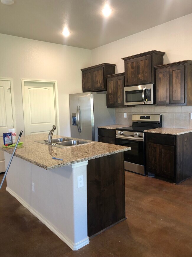 Building Photo - 210 Fawn Ridge Dr