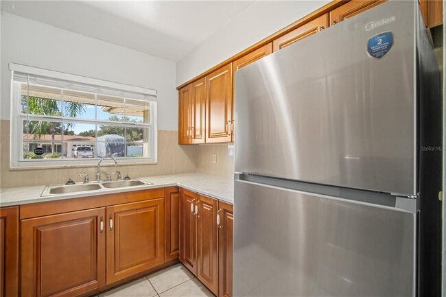 Building Photo - 1618 Hardwood Dr