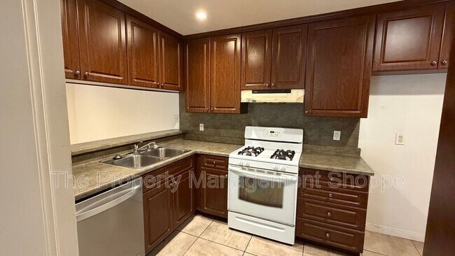 Building Photo - 2758 Bolker Dr