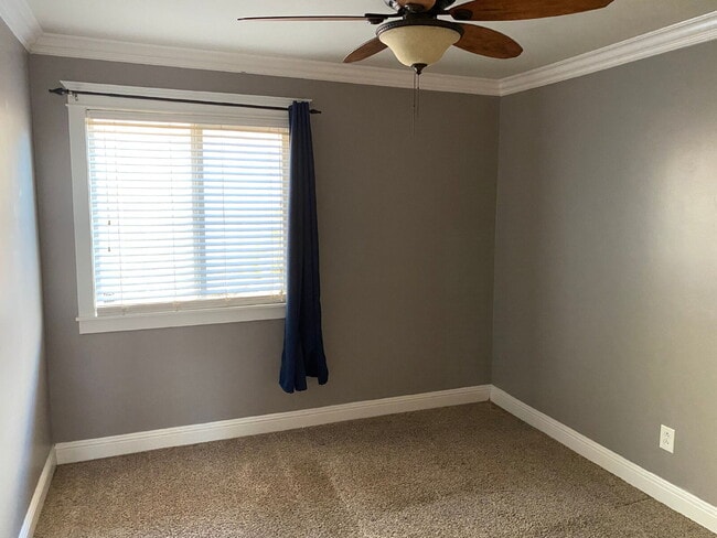 Building Photo - Beautiful 4 bed 2 bth home