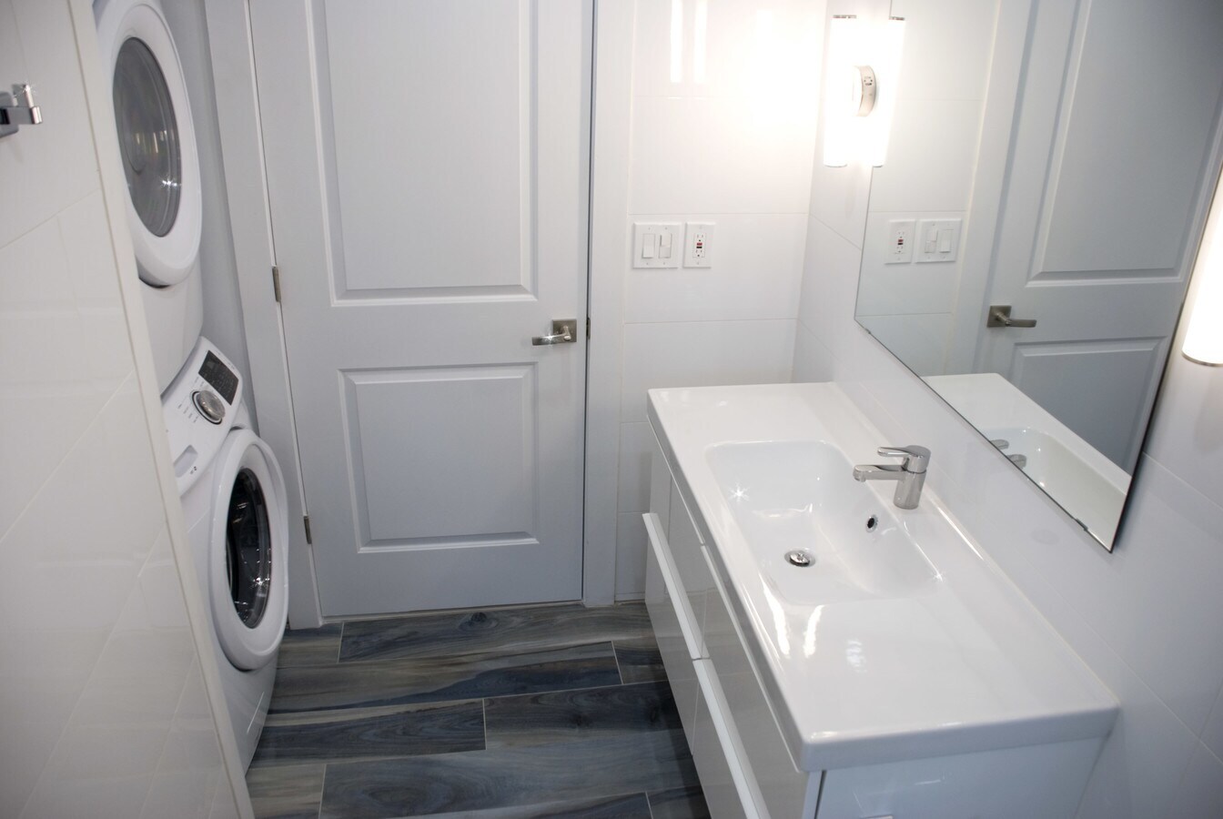 Building Photo - 519 Jackson Ave