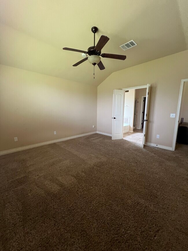 Building Photo - 3814 Kings Canyon Rd