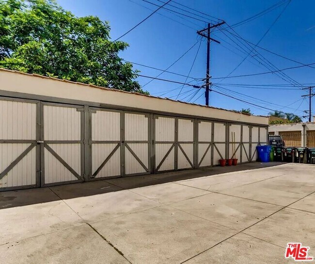 Building Photo - 351 N Sierra Bonita Ave