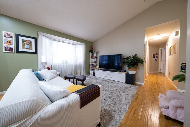 Building Photo - 1574 Stephanie Cir