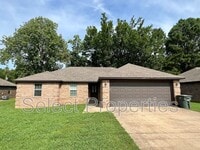 Building Photo - 206 Bernis