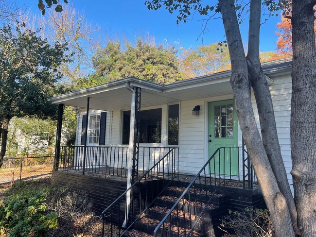 Building Photo - Beautifully renovated Normaltown 3/2 Home with fenced in front yard! Water, trash, and lawncare i...