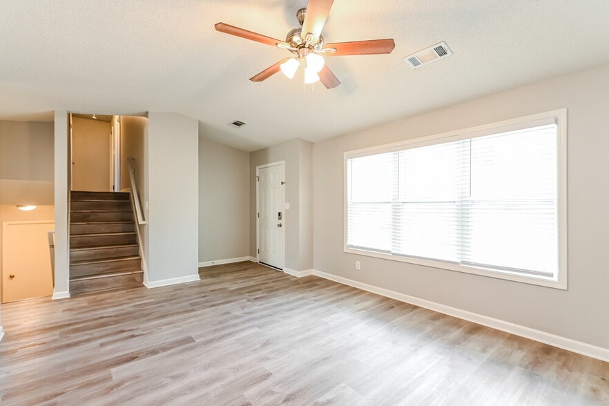Building Photo - 5767 Riverside Dr