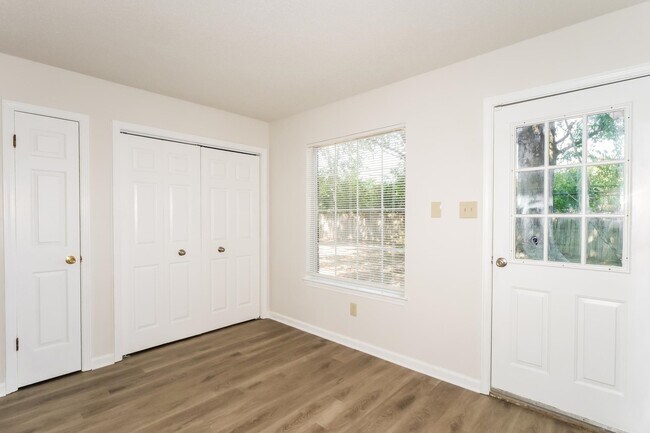 Building Photo - 2813 Arbor Lane Cove