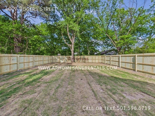 Building Photo - 4007 Rogers St