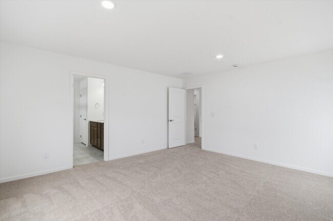 Building Photo - 709 Risdon Trail S