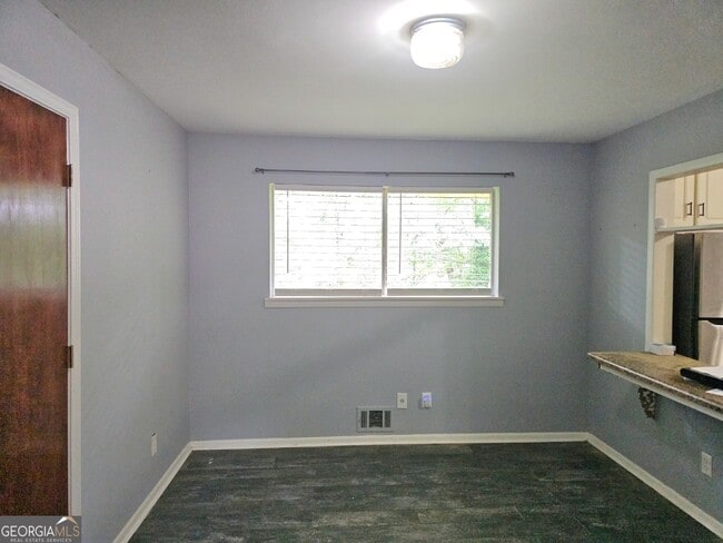 Building Photo - 5690 Deerfield Ct