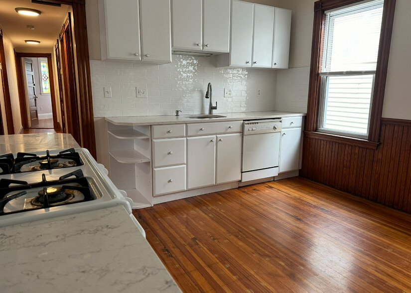Primary Photo - 18 Taft St