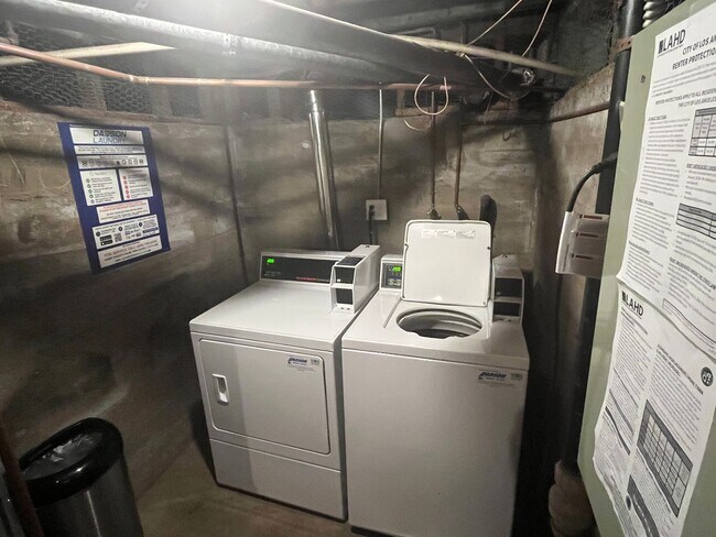 Building Photo - 454-464 Kelton Ave