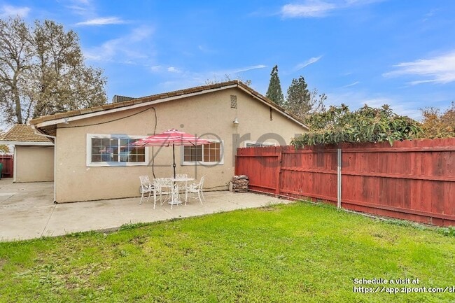 Building Photo - 1659 Knickerbocker Dr