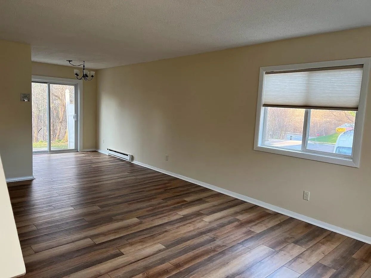 Living - O1 Grandview Dr