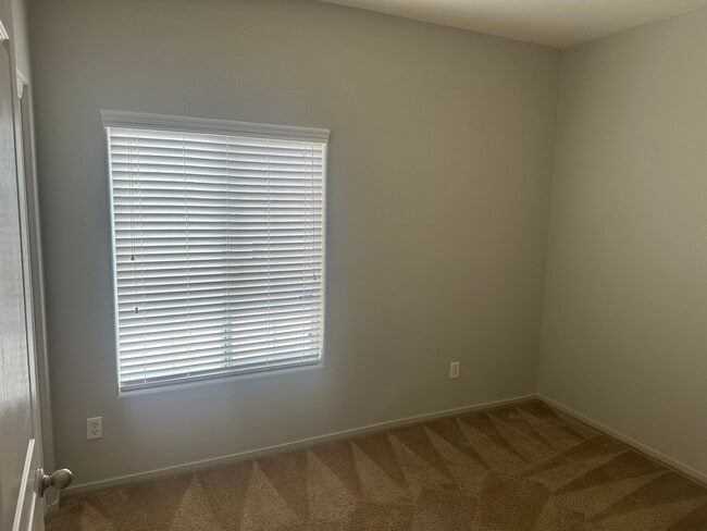 Building Photo - Henderson!!! Community: Cadence!! 4 Bedrooms!!! Bed & Full bath downstairs!! Loft/computer area u...