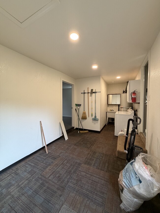 Building Photo - 2409 Pomo Ct