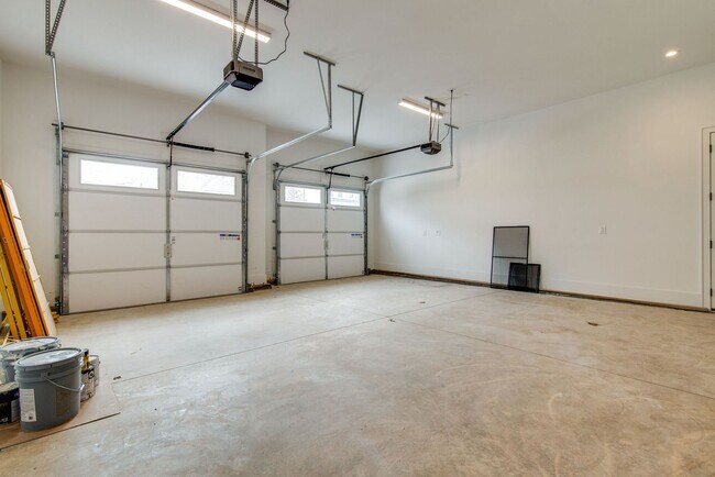 Building Photo - Like New 4 Bedroom Luxury Home in Franklin TN