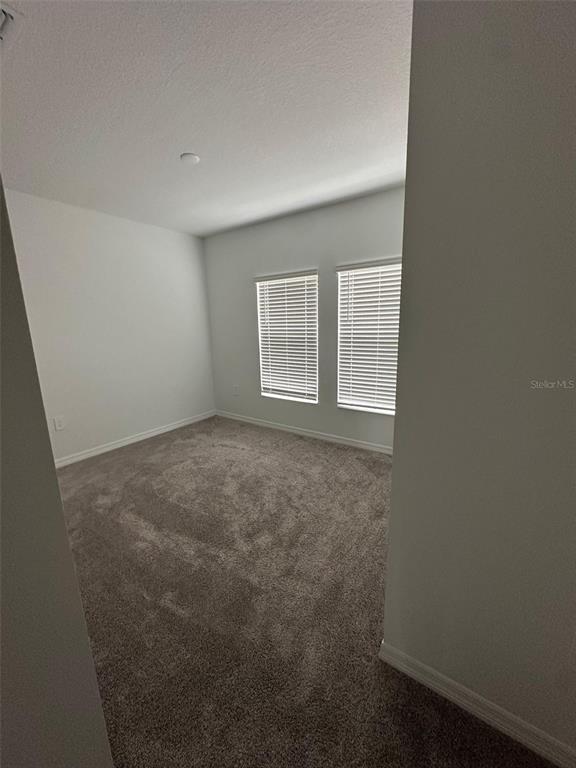 Building Photo - 605 Sand Pne Ln