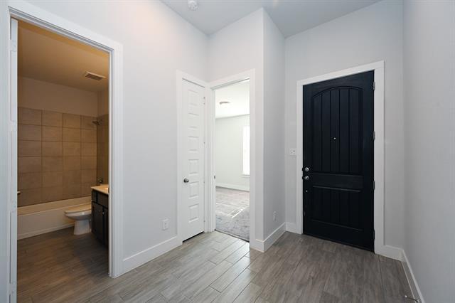 Building Photo - 2613 Chevy Chase Dr