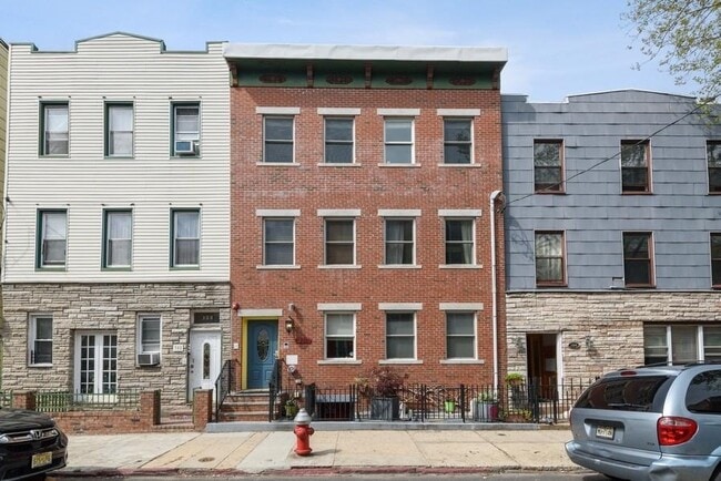 Building Photo - 306 3rd St