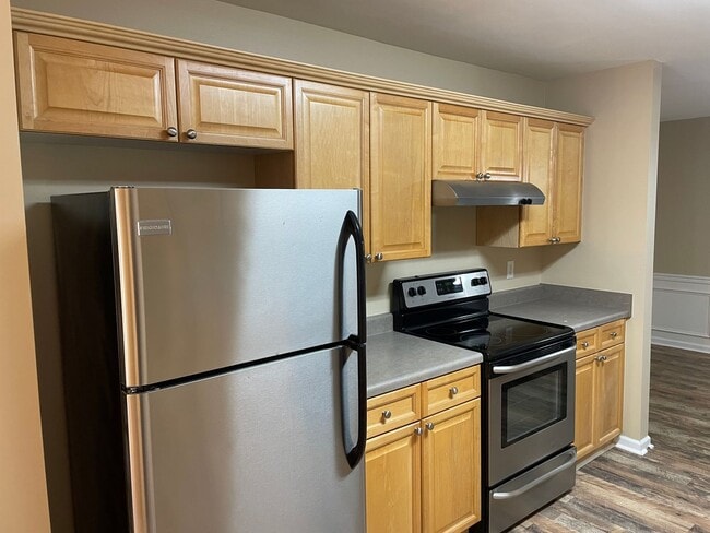 Building Photo - Town Home For Rent