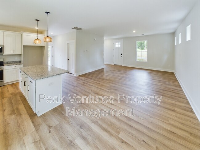 Building Photo - 113 Norbert Ln