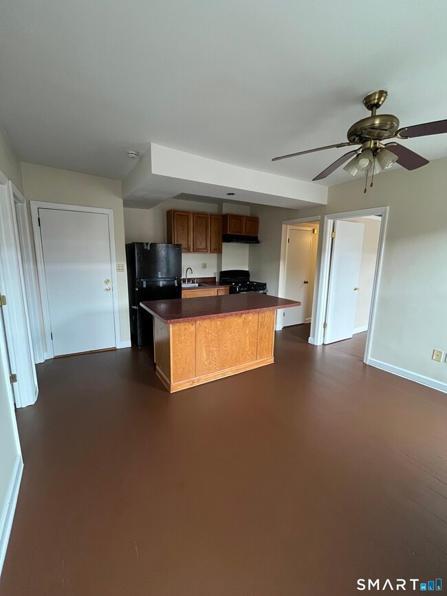 Building Photo - 314 High St