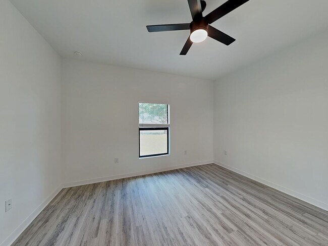 Building Photo - 1118 Bismarck Rd