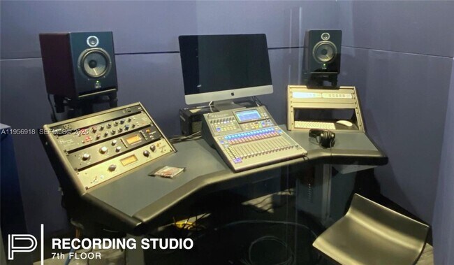 Building Photo - 851 NE 1st Ave