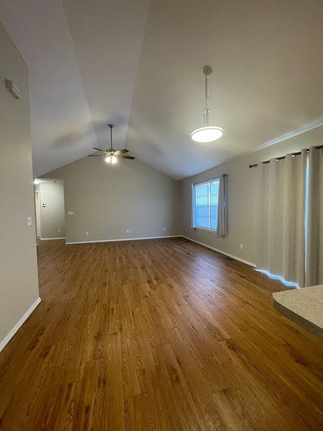 Building Photo - Executive Rental in Willard School District