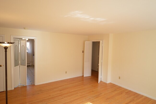Building Photo - 54 Bryon Rd