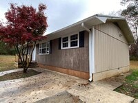 Building Photo - 4 bedroom, 1-1/2 bathroom House in West Rome!