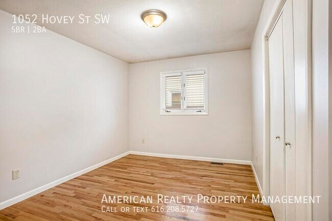 Building Photo - 1052 Hovey St SW