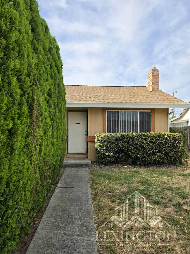 Building Photo - Charming 3BD, 1BA, Home with Modern Upgrades in Antelope, CA