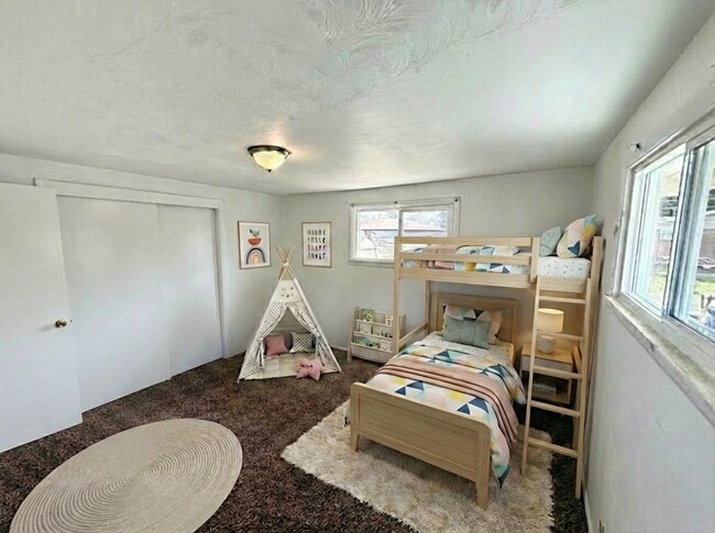 Building Photo - 3 Bedroom, 1 Bath Ranch Home in Northwest Loveland, CO - New Carpet, New Paint, Appliances, Windo...