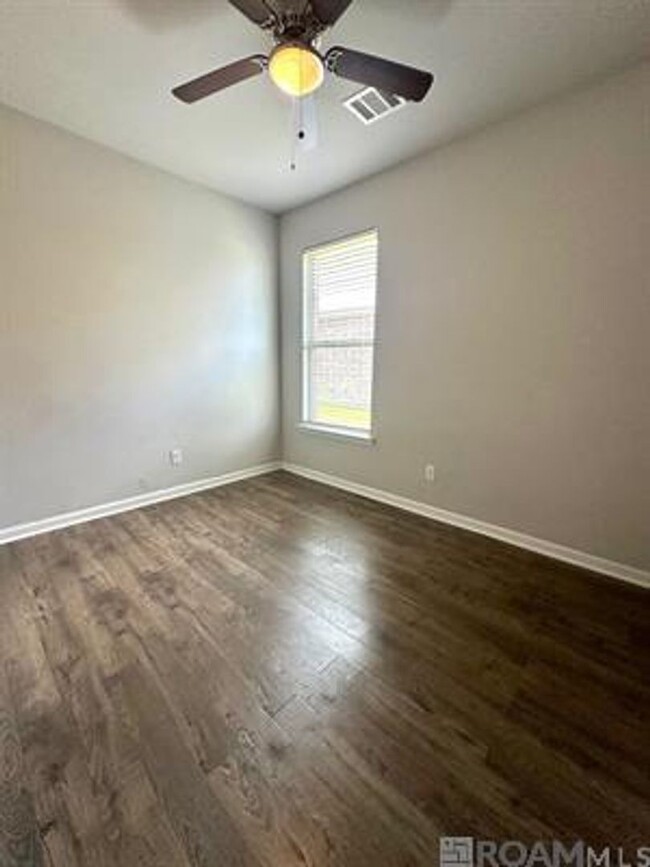 Building Photo - 39356 Legacy Lake Dr