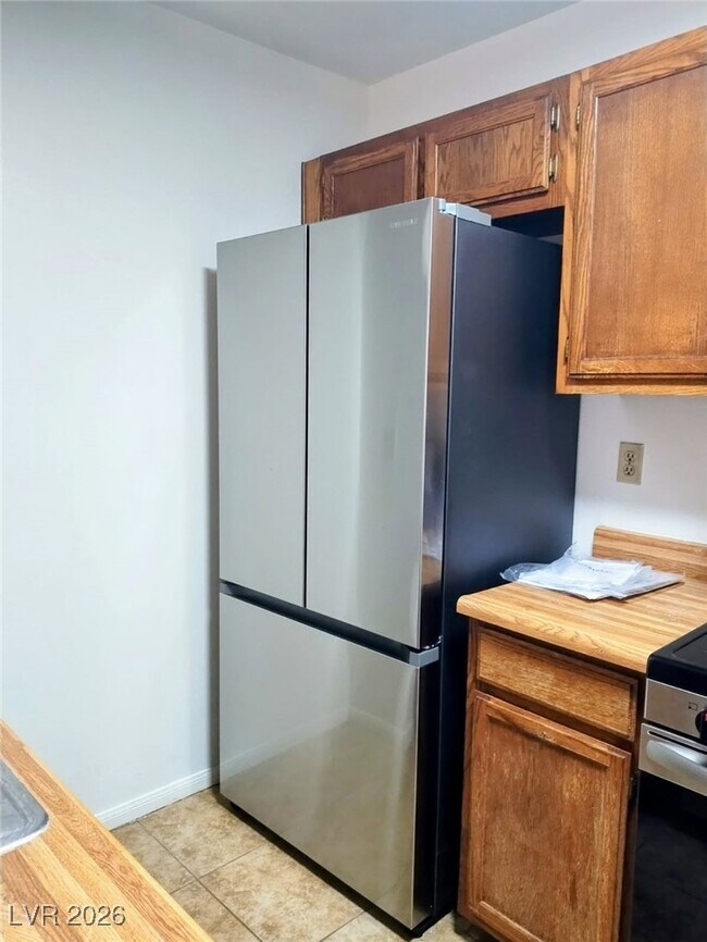 Building Photo - 1361 E University Ave.