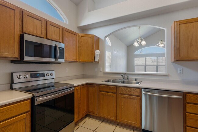 Building Photo - 7351 Sidewinder Dr NE