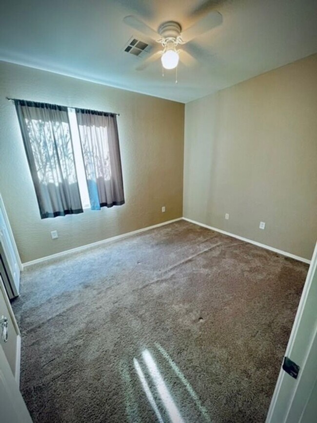 Building Photo - Beautiful Upgraded, single story home in a...